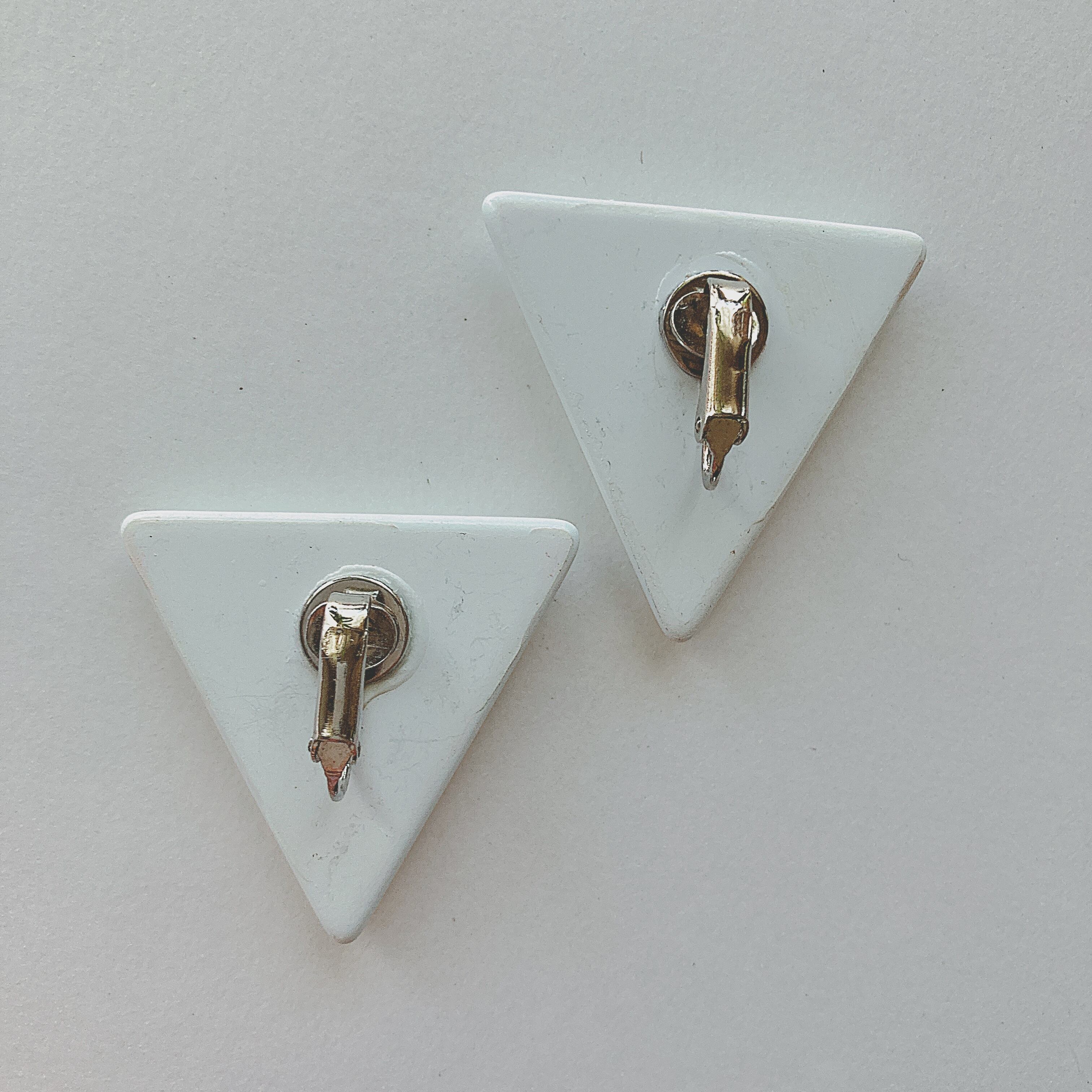 Vintage white plastic triangle earrings ヴィンテージ ホワイト