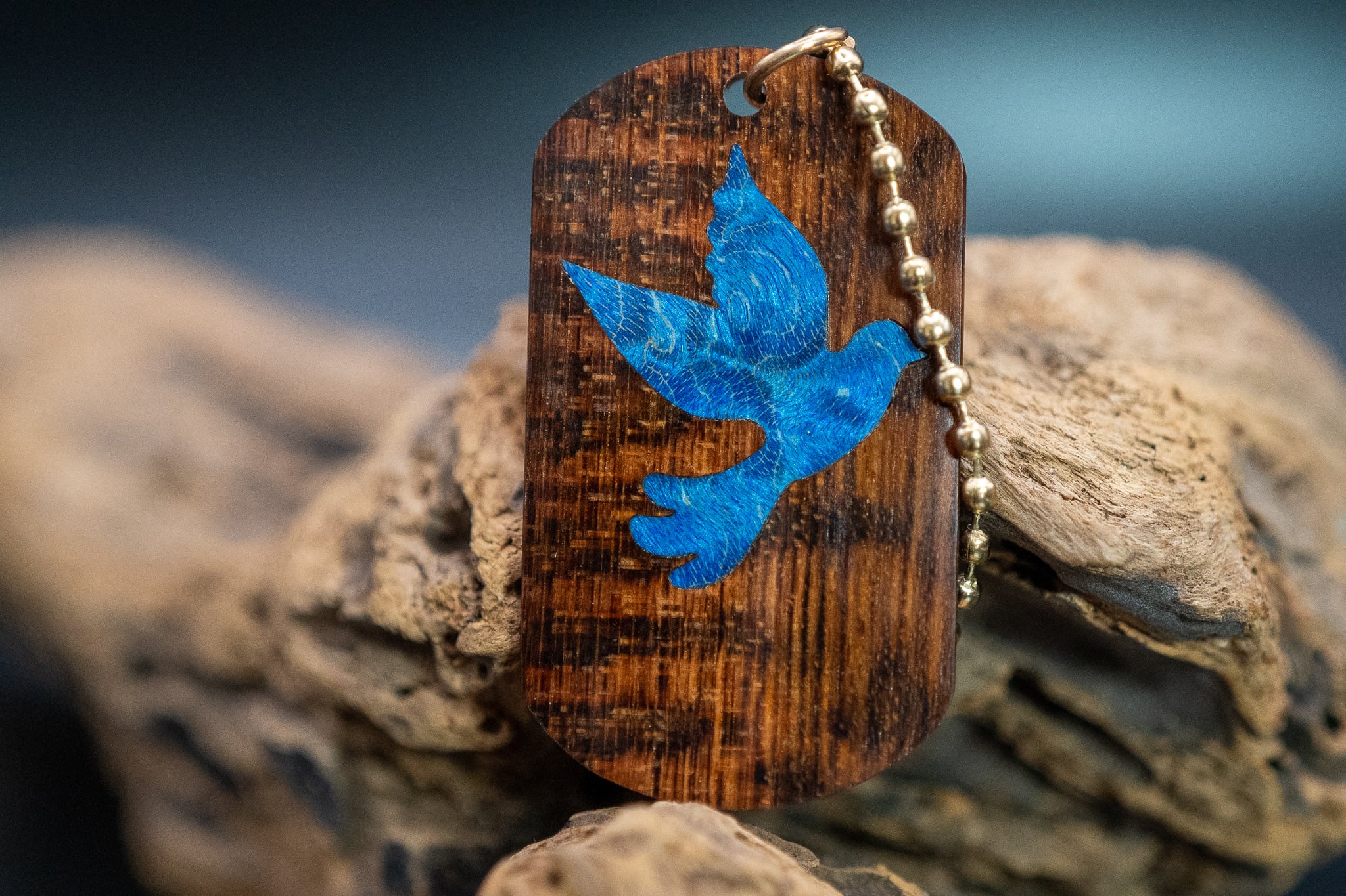 【 木のダイヤモンド 】スネークウッド ドッグタグ 象嵌 幸せを呼ぶ青い鳥