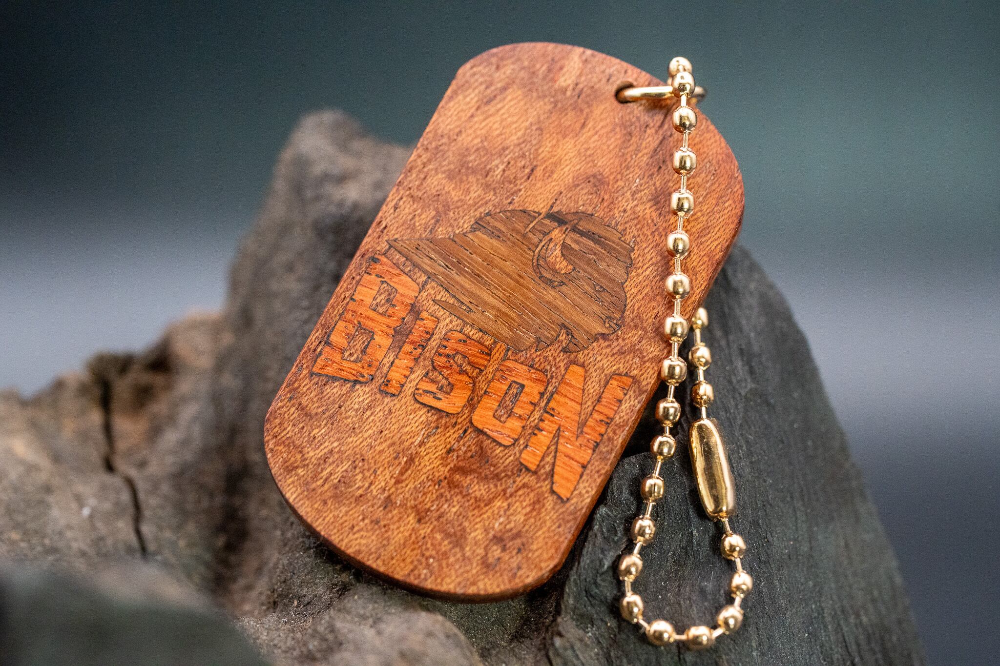 【アフリカの神宿る木】 ブビンガ ドッグタグ 象嵌 BISON