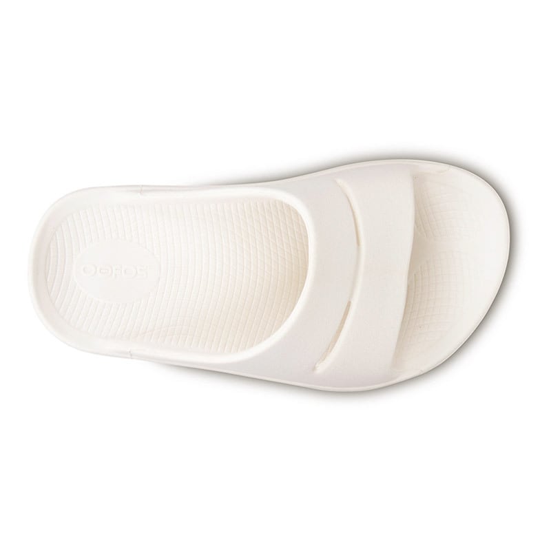 グッドふとんマーク取得 新品☆oofos リカバリーサンダル eggnog 39