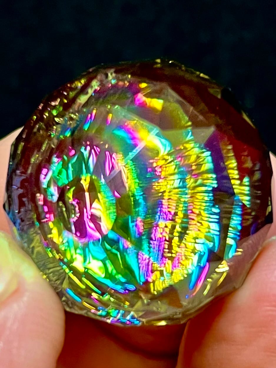 2) 極美品!スーパーレインボー「スモーキー・クオーツ」多面体カット・ミニスフィア(台座付き)