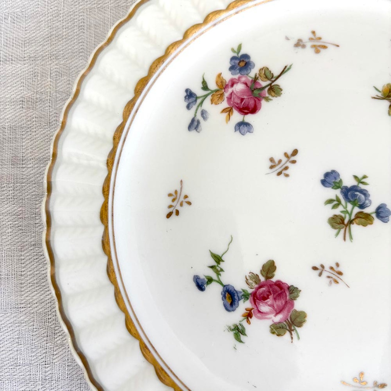 リモージュ ベルナルド　小さなバラと金彩のデザート皿 Limoges　ケーキ皿　12twak3-1