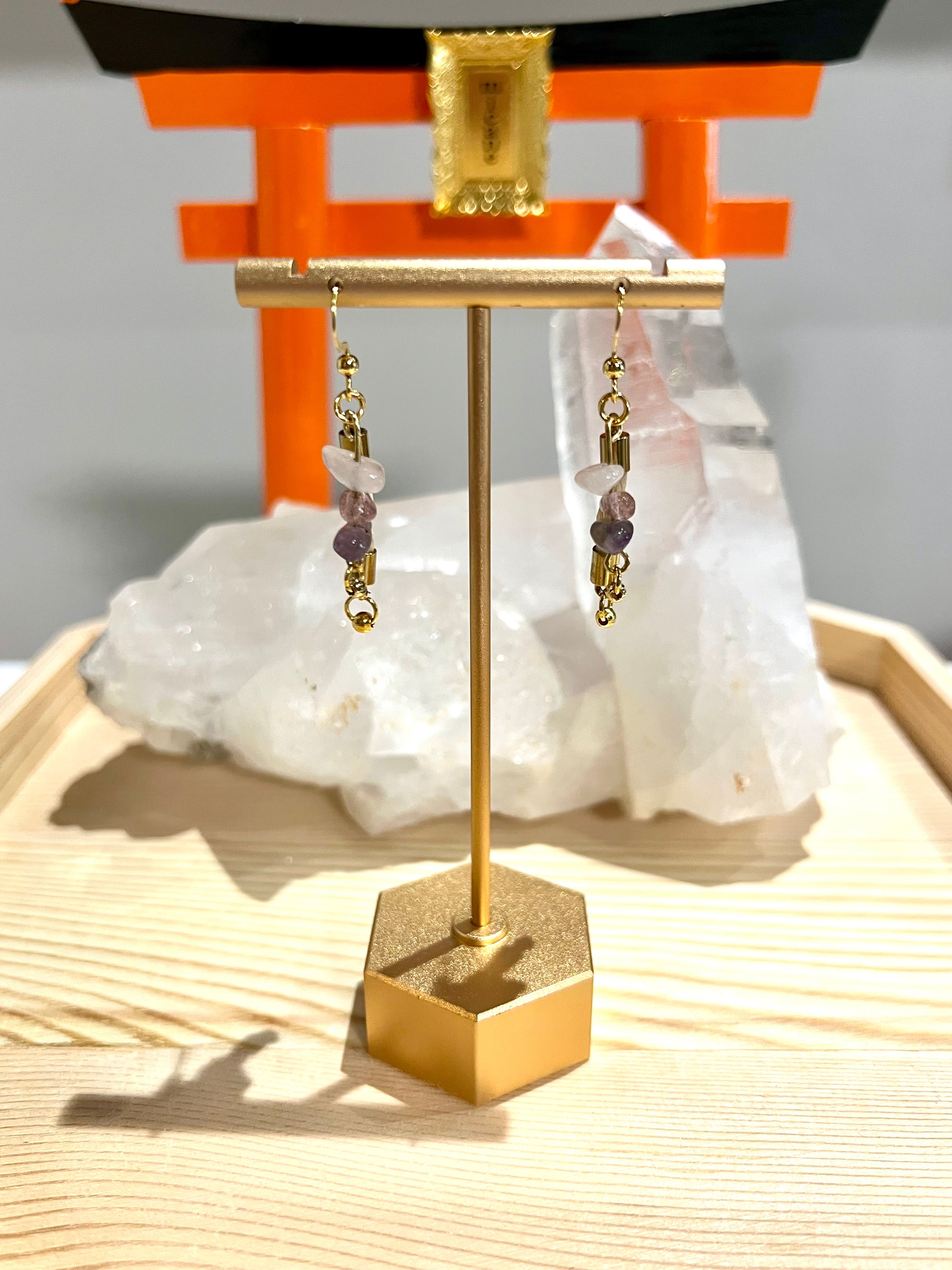 天照結守 耳飾(あまてらすむすびまもり みみかざり) ― 精麻が結ぶ浄化と光、三石を耳元に宿す御守りピアス ―