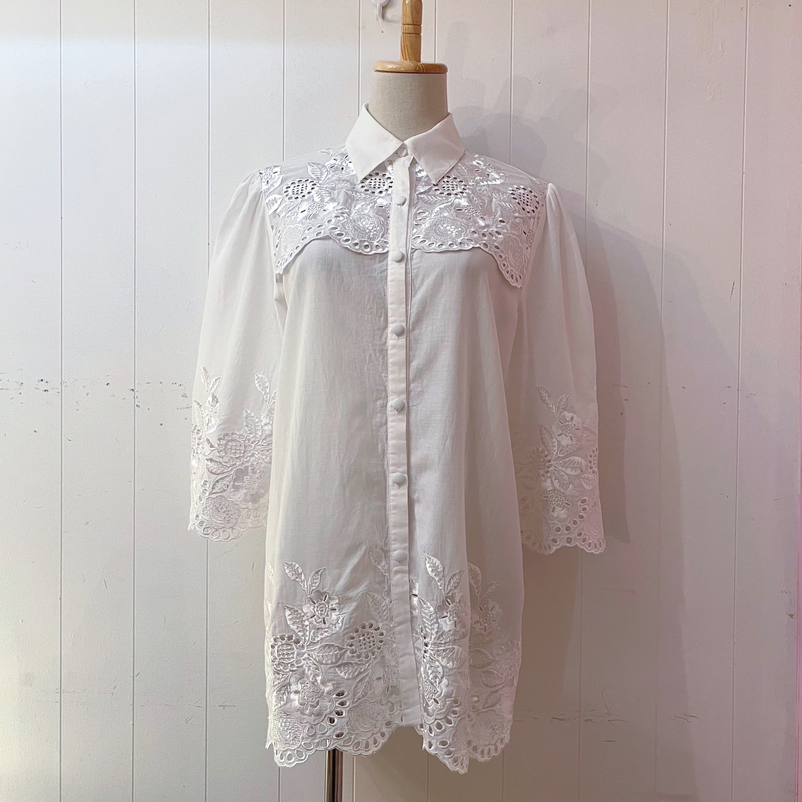 flower embroidery white blouse