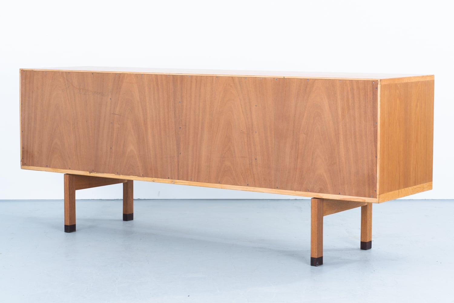 Hans J. Wegner | RY26 Sideboard | kaikki gallery | 北欧