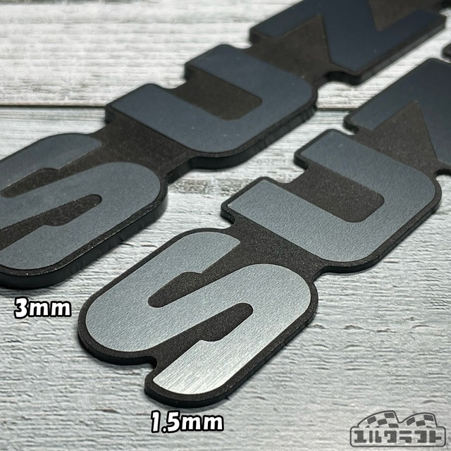 スズキンエンブレム（中）（リアゲート）