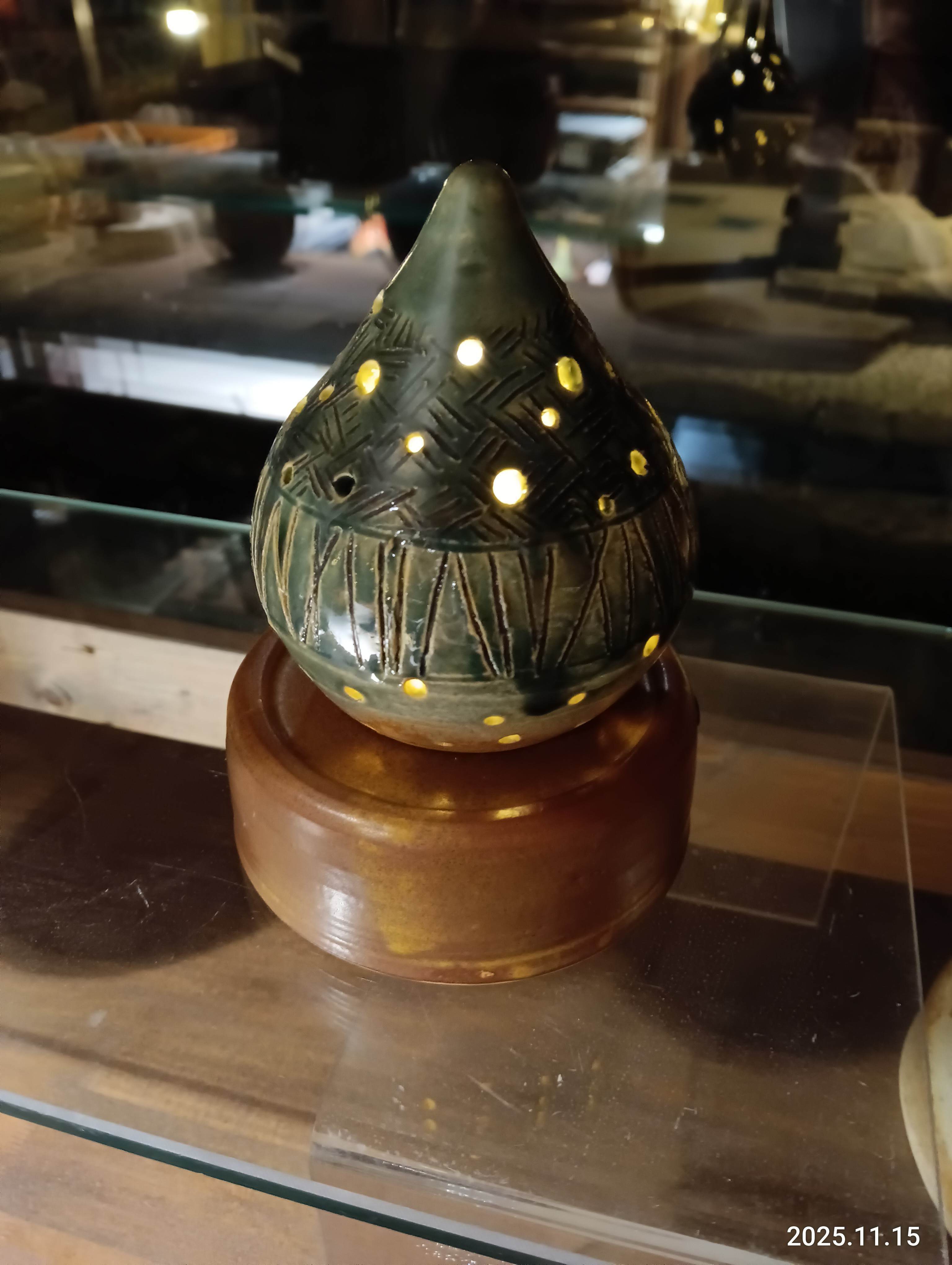 陶器ランプシェード 雫型ミニ 織部釉 | 富谷宿焼くんぷう