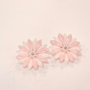 VINTAGE pink rubber flower earrings