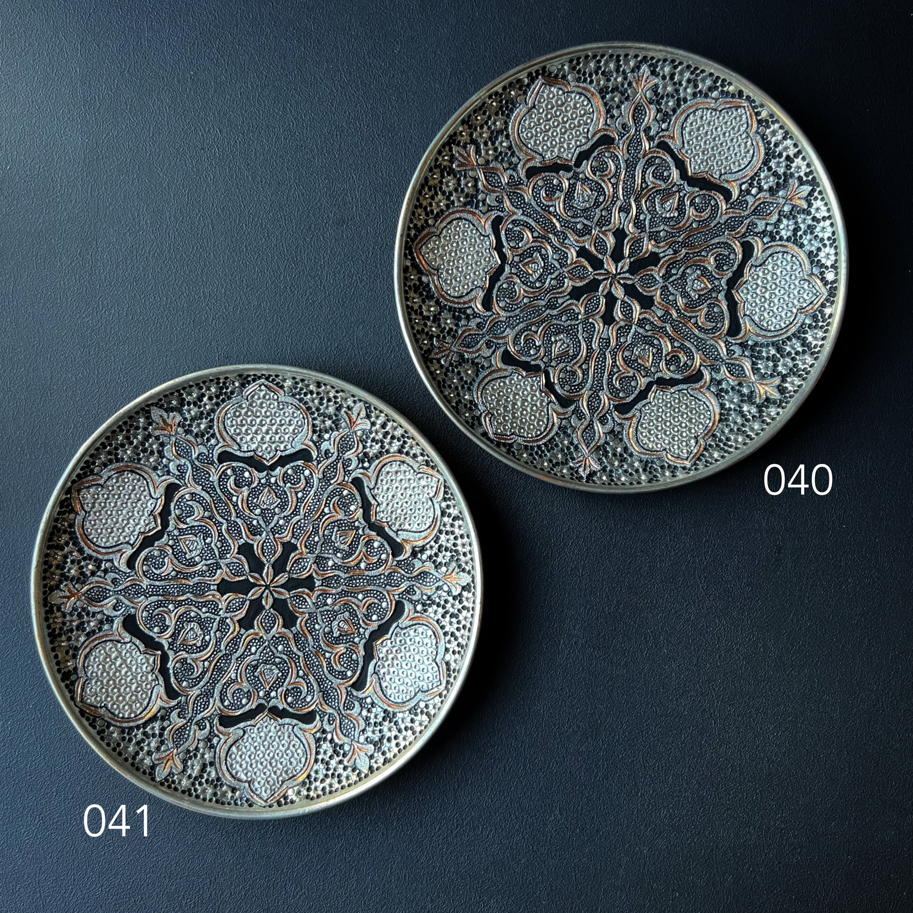 イラン銅皿　ペルシャ彫刻皿　壁掛け飾り ペルシャの銅皿（ガラムザニー）メッキ仕上げ Φ20cm 飾り皿 トレイ