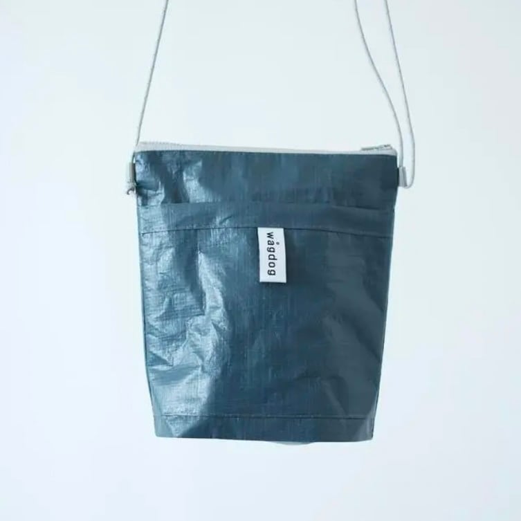 全6色】超軽量・防水ポリエチレン素材サコッシュ | wågdog