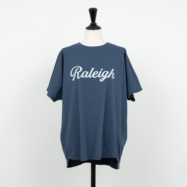 【MICA＆DEAL／マイカアンドディール】"Raleigh"ロゴTシャツ（ブルー）