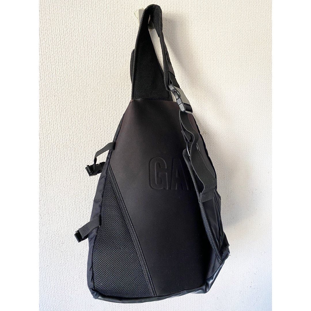 old gap black nylon rubber one shoulder day bag﻿ | protocol