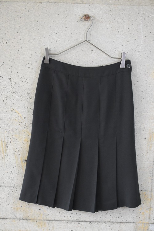 Seam-detail pleated skirt