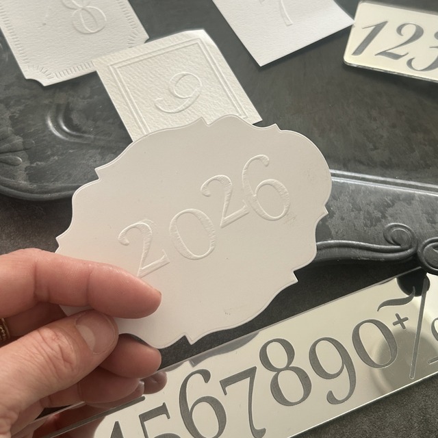 エンボステンプレート // NUMBERS（なぞるだけで文字が浮き上がる新ツール）