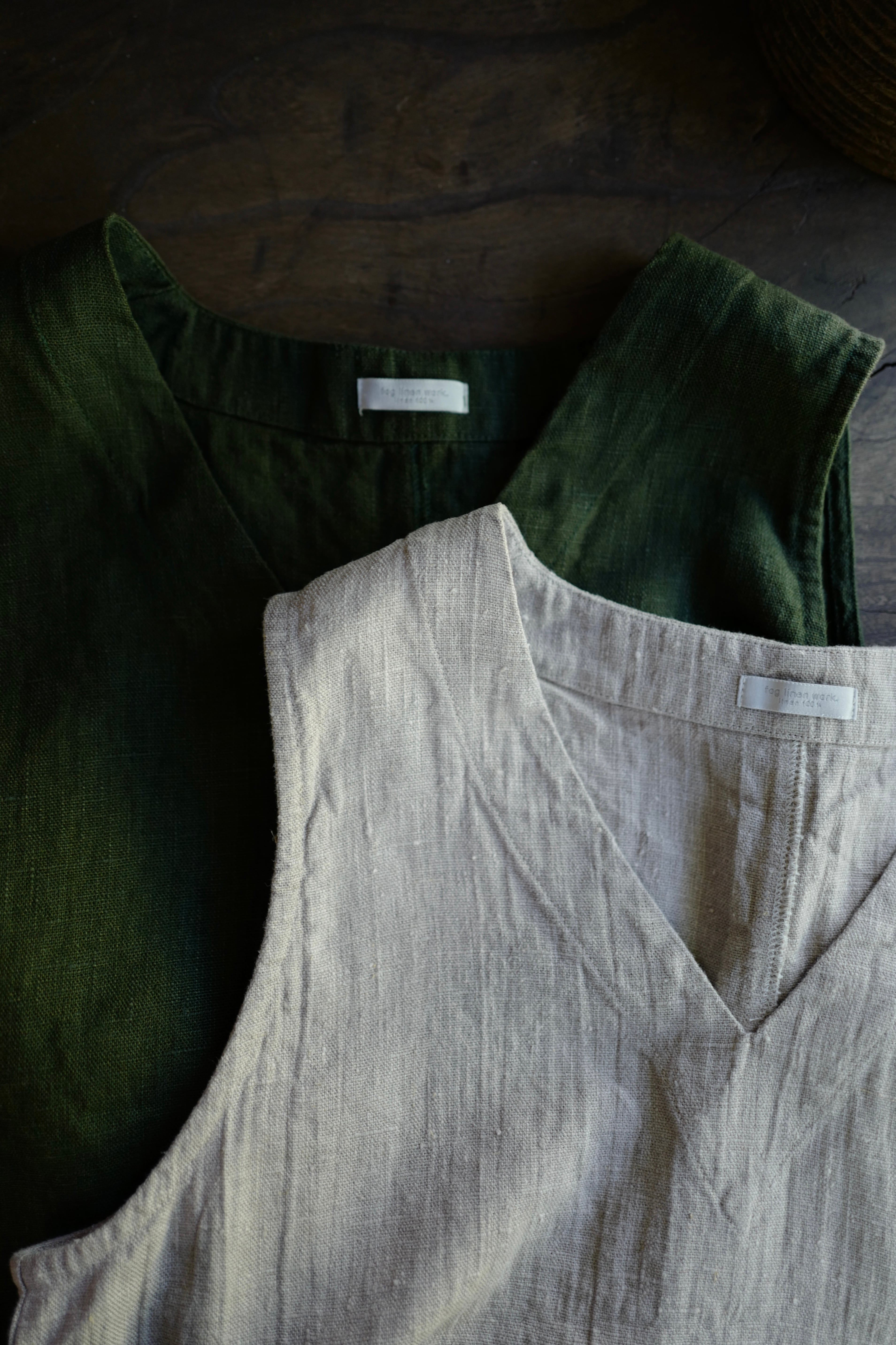 別注》fog linen work｜厚地リネンVネックベスト・ジレ（col