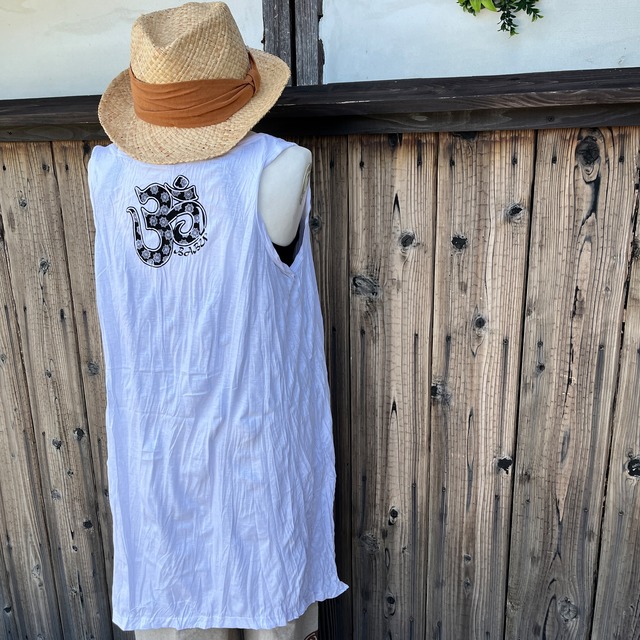 ゆったりAラインホワイトカラー