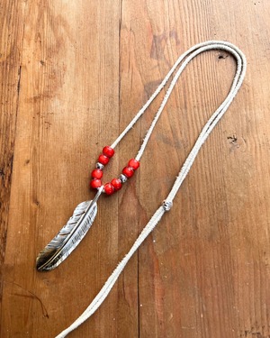 go82 先金特大フェザー ホワイトハーツ、ビーズ革紐カスタム