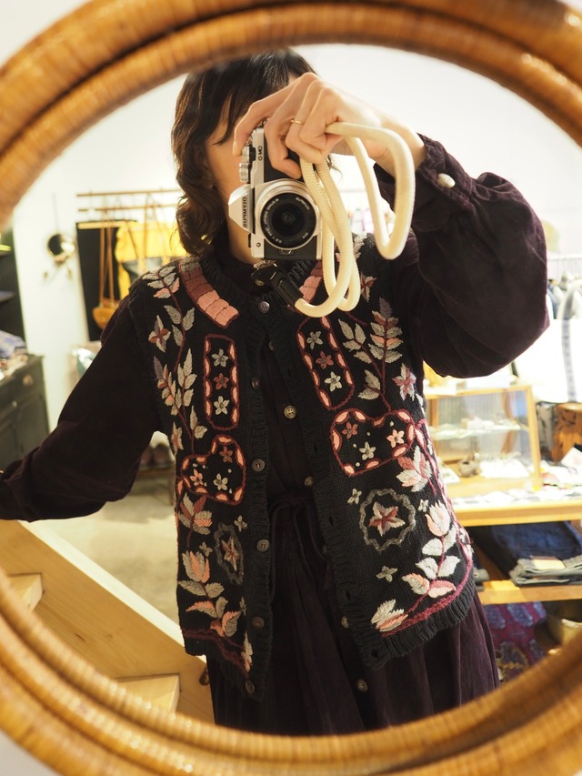 1990’s Christopher Banks Hand Embroidered Knit Vest／S