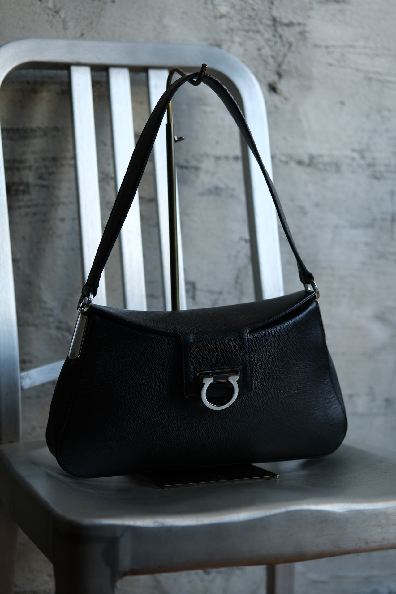 IORI/"Salvatore Ferragamo" one shoulder bag/ Gancini/