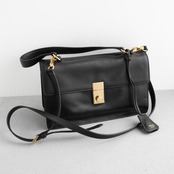 プラダ ソフトサウンド ミディアム ショルダーバッグ ブラック レザー AW25