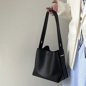 ショルダー トート バッグ PUレザー レディース 韓国 通勤 通学 小さめ きれいめ 大人 カジュアル おしゃれ シンプル クラシック 上品 ブラック 黒 ショルダーバッグ 大人可愛い 大人女子