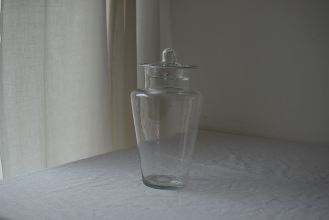 美しいデザインの吹きガラス瓶