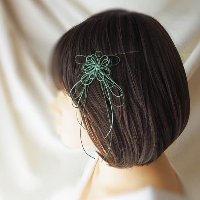 飾り結びヘアピン「歩み、おだや」（淡緑×深緑）【軽量快適】ショートヘアも簡単和風アレンジ。
