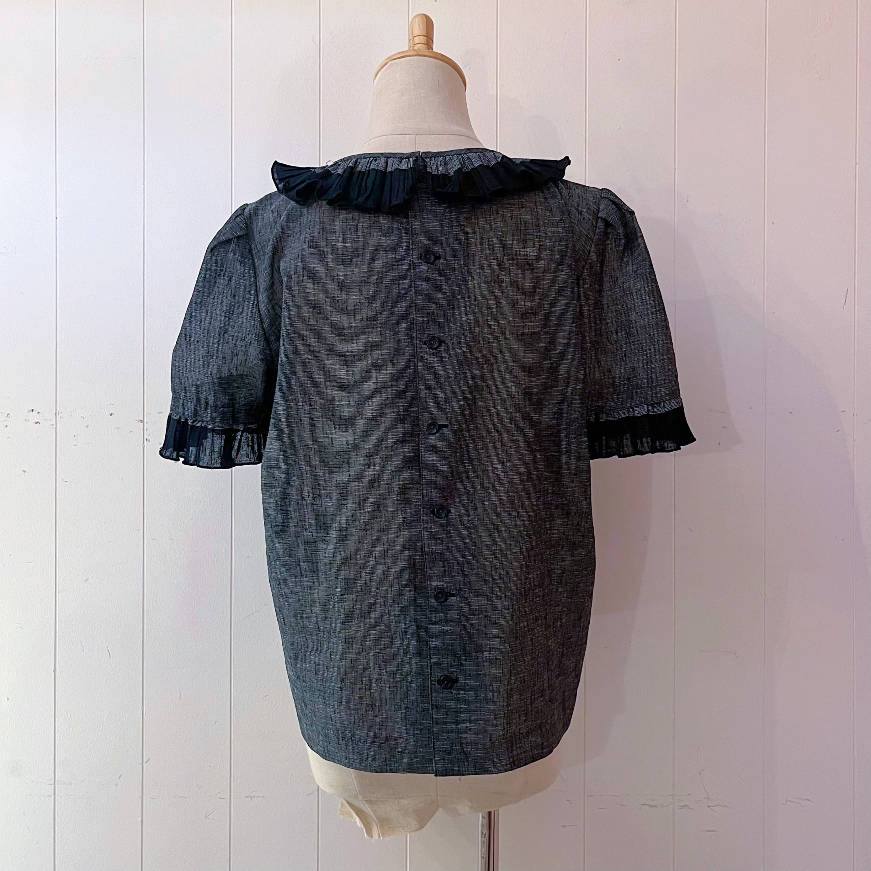 pleats collar monotone blouse