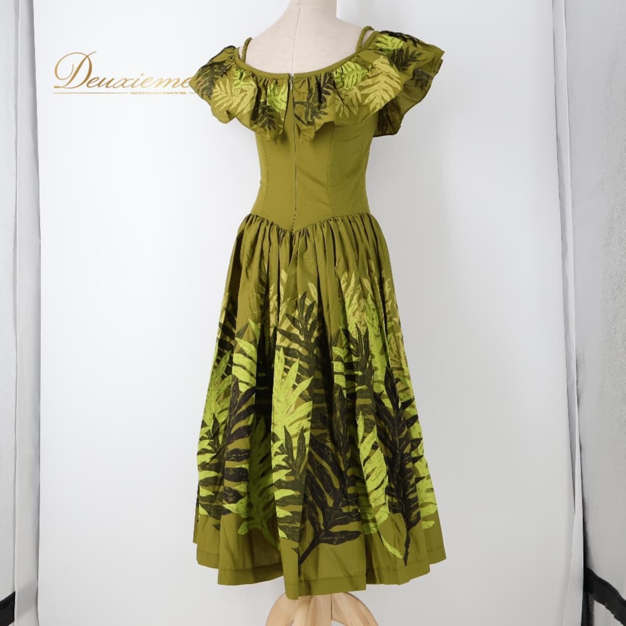 フラダンス 衣装 CC Fashions CCファッション ワンピース ドレス グリーン系 カーキ系 ラウアエ柄 緑 黒 フリル フラ ダンス ダンス衣装 イベント ステージ ハワイアン アロハ かわいい 華やか おしゃれ ブラック系