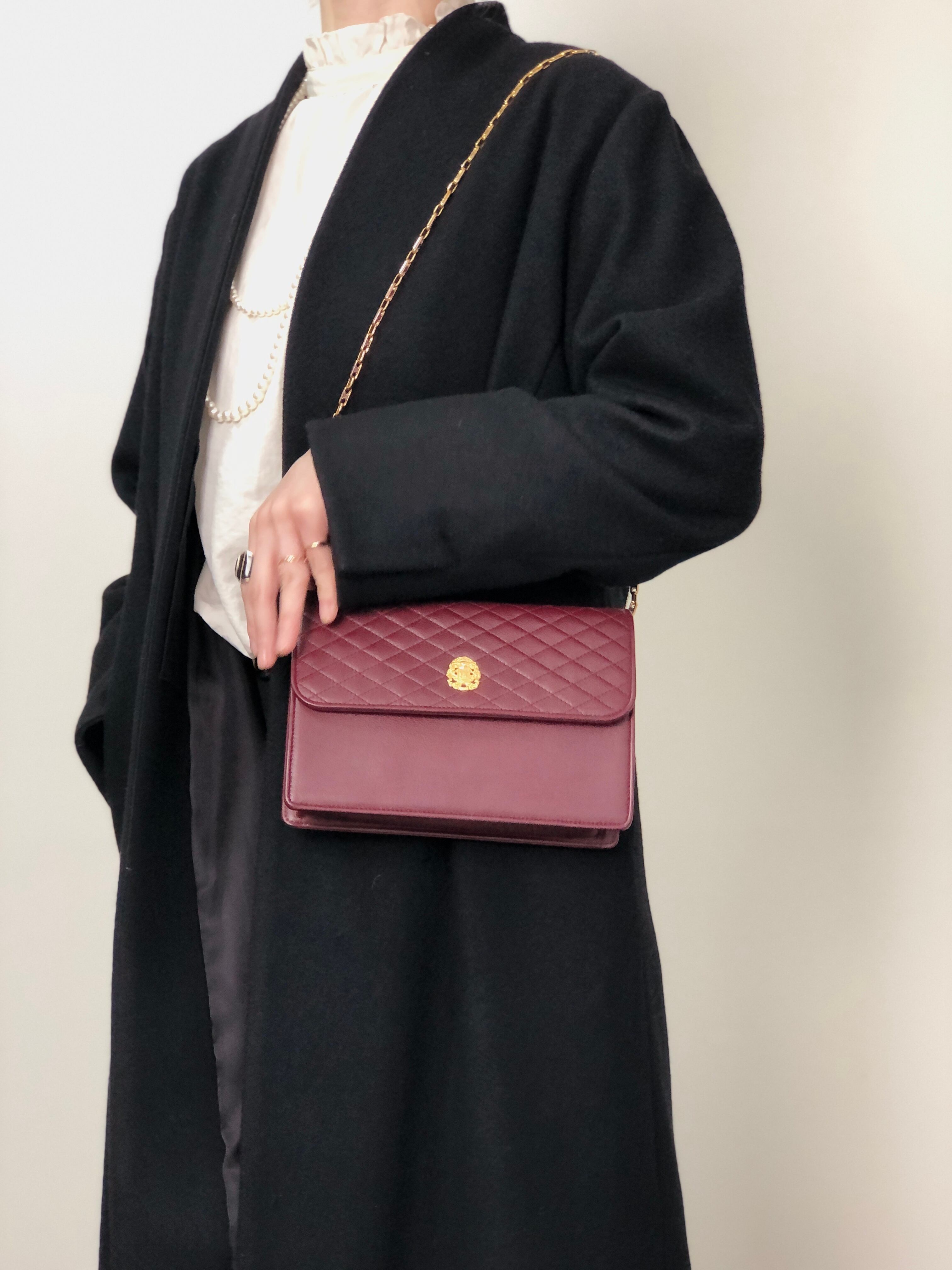 CELINE セリーヌ ショルダーバッグ ボルドー エンブレム レザー CELINE セリーヌ ショルダーバッグ ボルドー エンブレム レザー