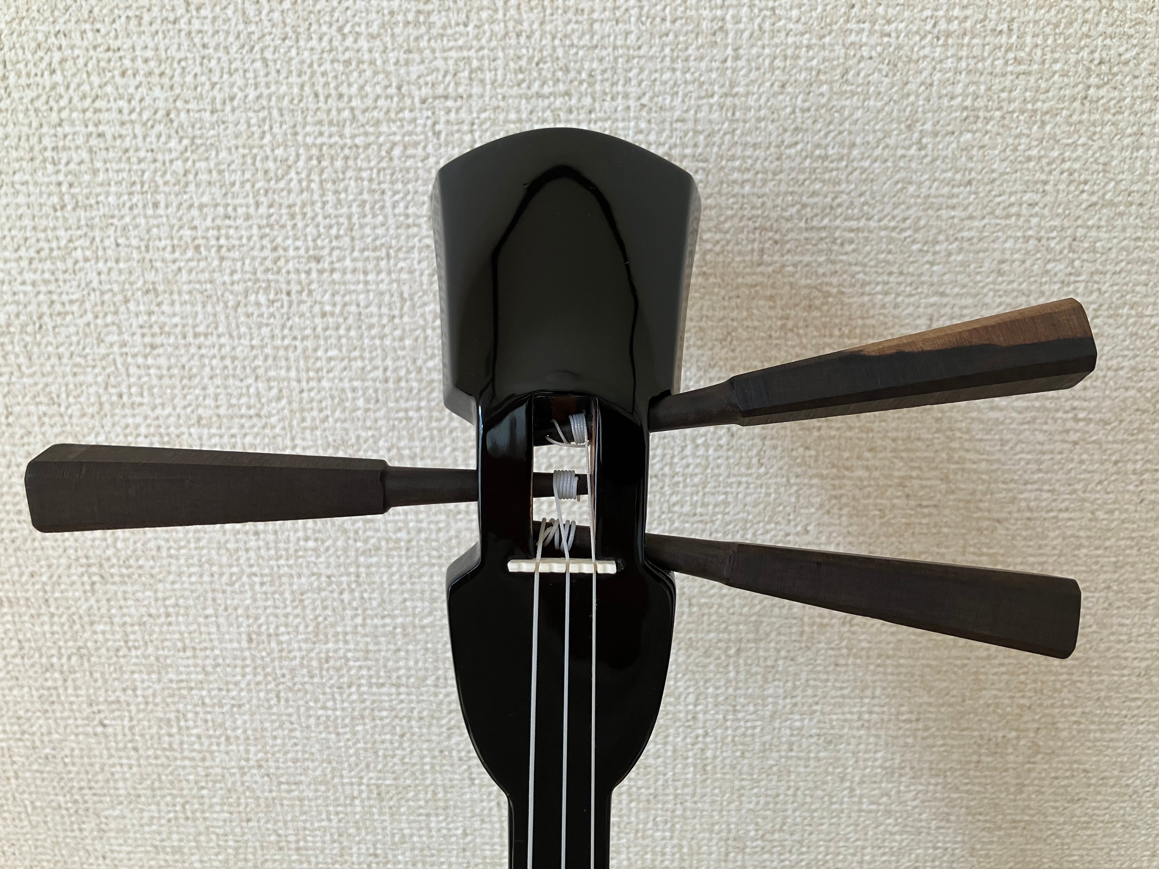 名工上里忠夫作 桜 マカビ黒塗り仕上げ | クオレ三線工房えぞ三弦