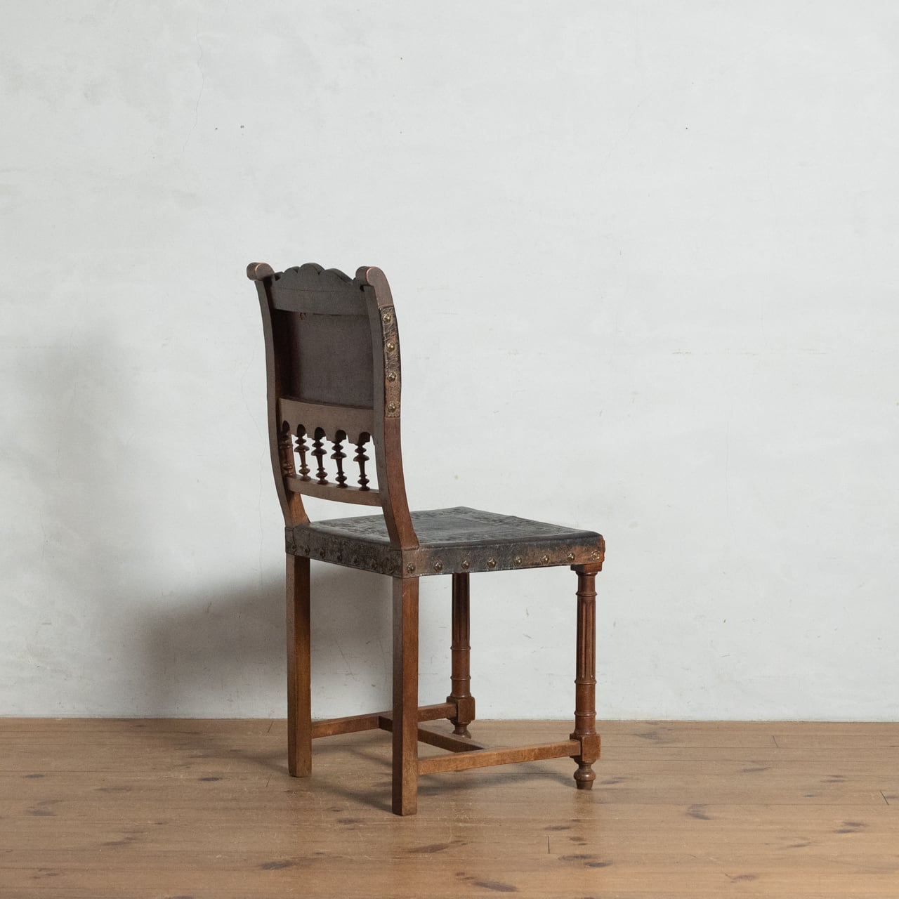 フランスのアンリ2世様式のアンティークチェアです。 Dining Chair / ダイニングチェア 〈アンリ2世・椅子・デスクチェア