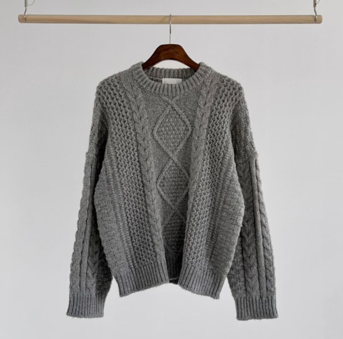 ケーブル編みニット　AJ1079-8048