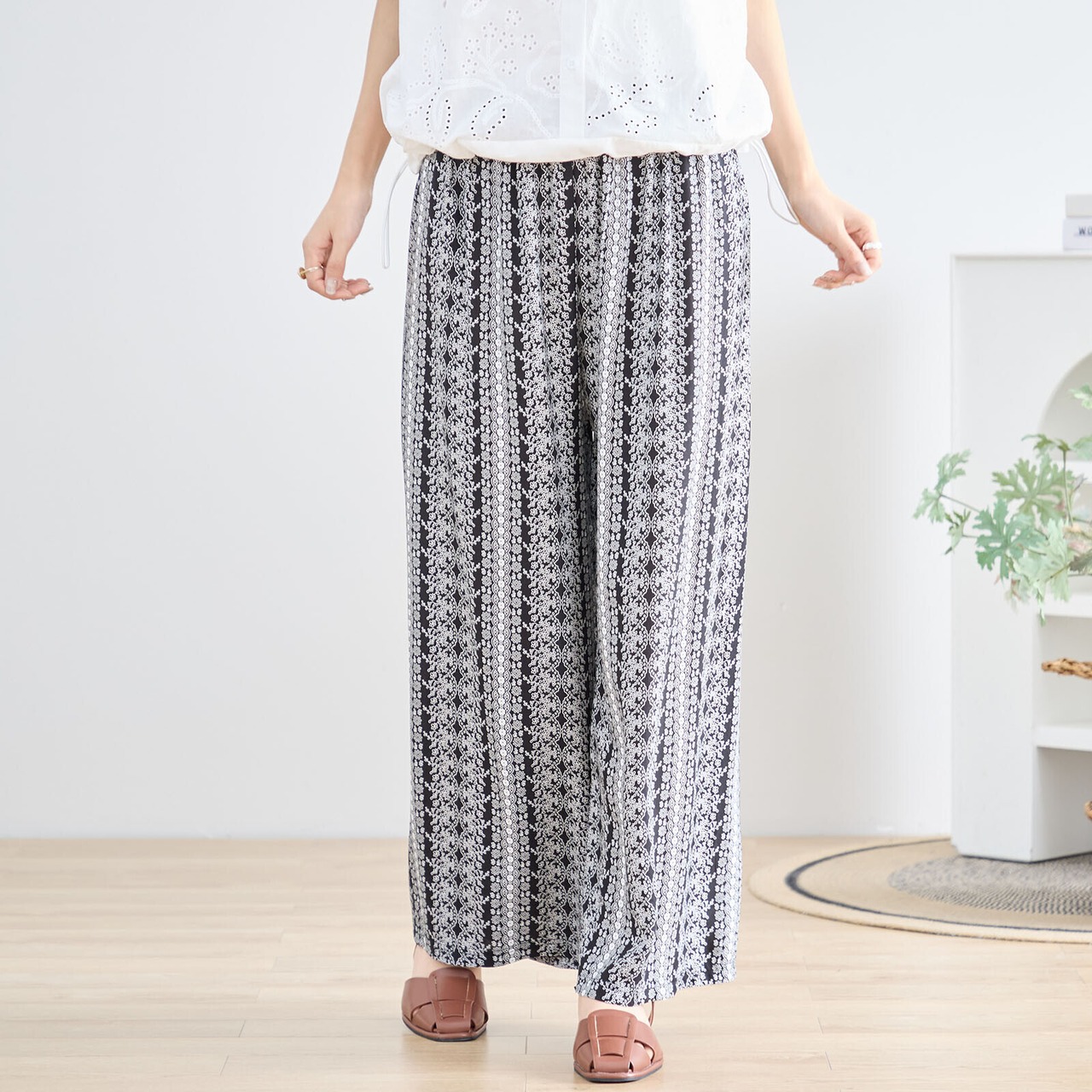 TRUBE エスニックフラワープリントリラックスワイドパンツ【M~L】ブラック