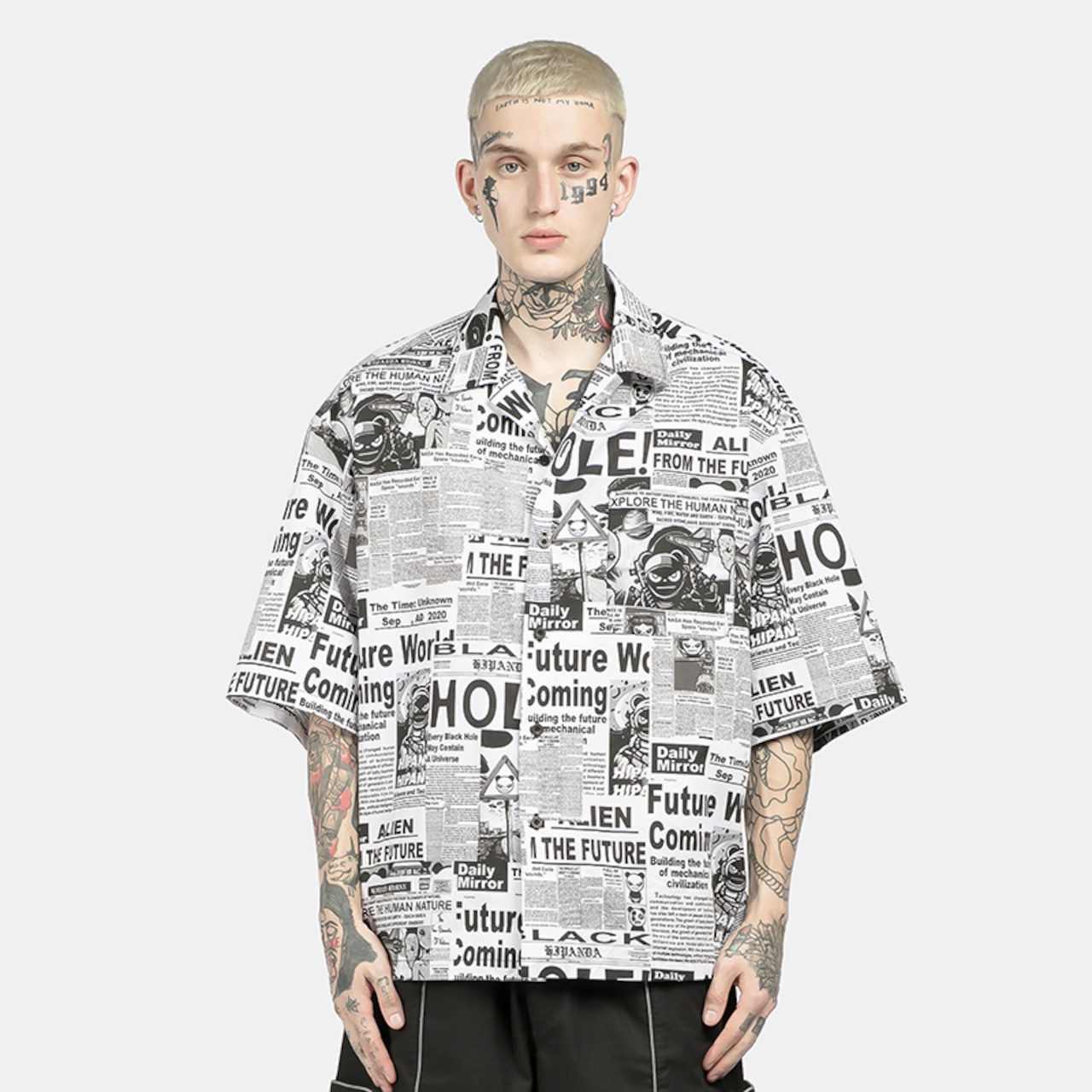 SALE 送料無料【HIPANDA ハイパンダ】メンズ シャツ MEN'S NEWSPAPER ALL OVER PRINT SHORT SLEEVED SHIRT / GRAY