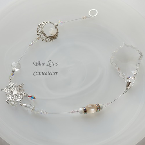 水晶＆ムーンストーン入り＊スノーホワイトのサンキャッチャー