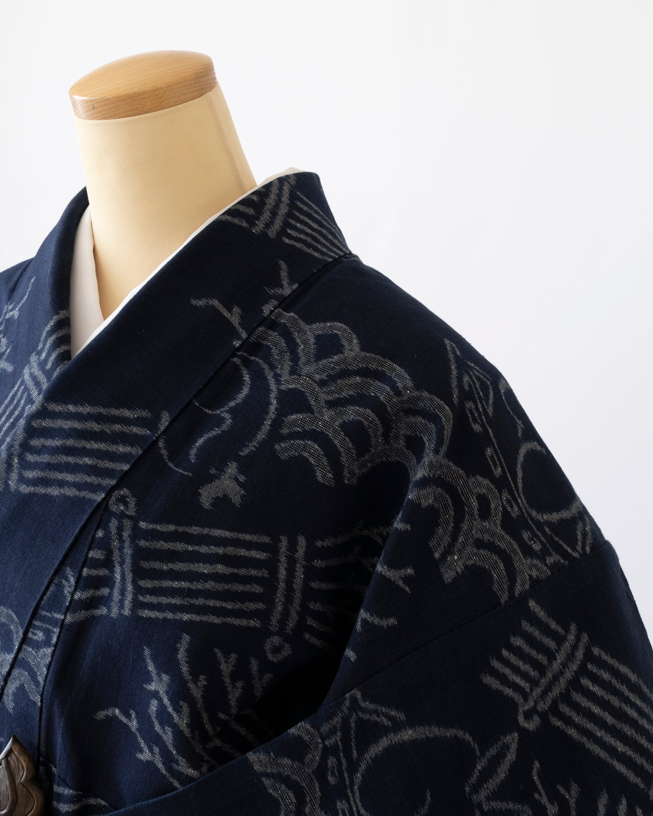 久留米絣 「かちかち山」 絵絣 手織 木綿地 単衣着物【中古品