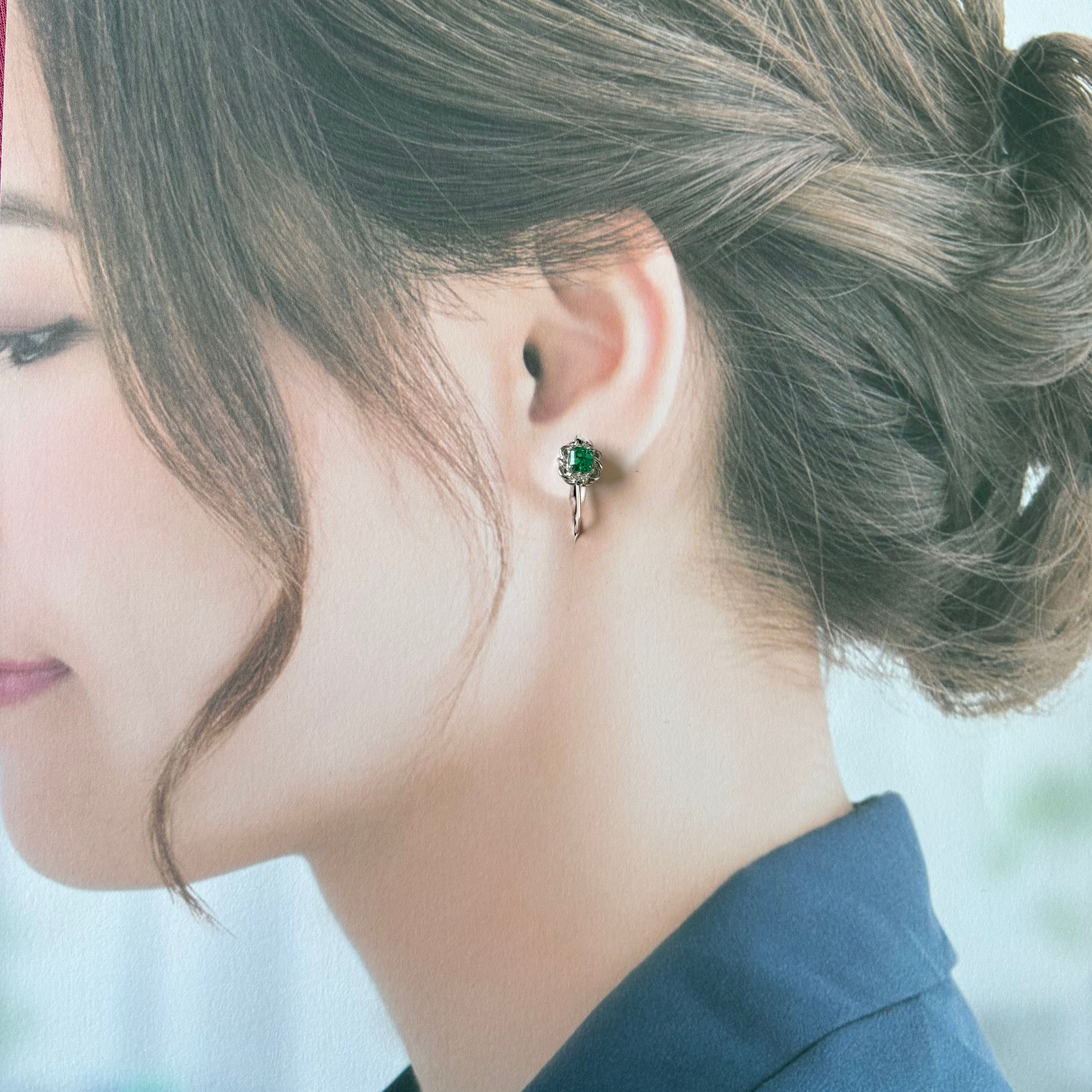 Pt900 K14WGヤリング(パッチンクルクルタイプ♪） 美しいエメラルド