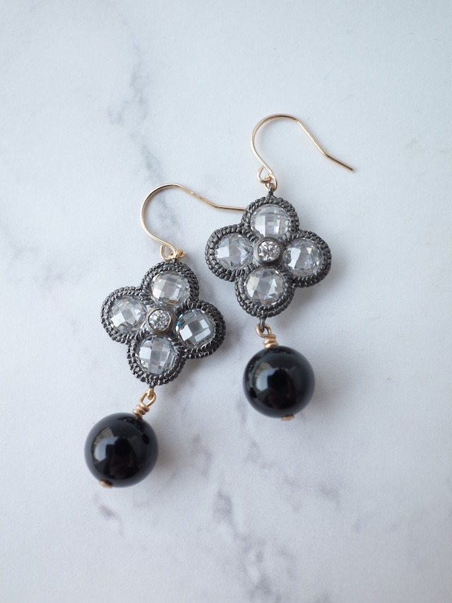 WhiteTopaz x Onyx Flower Earrings