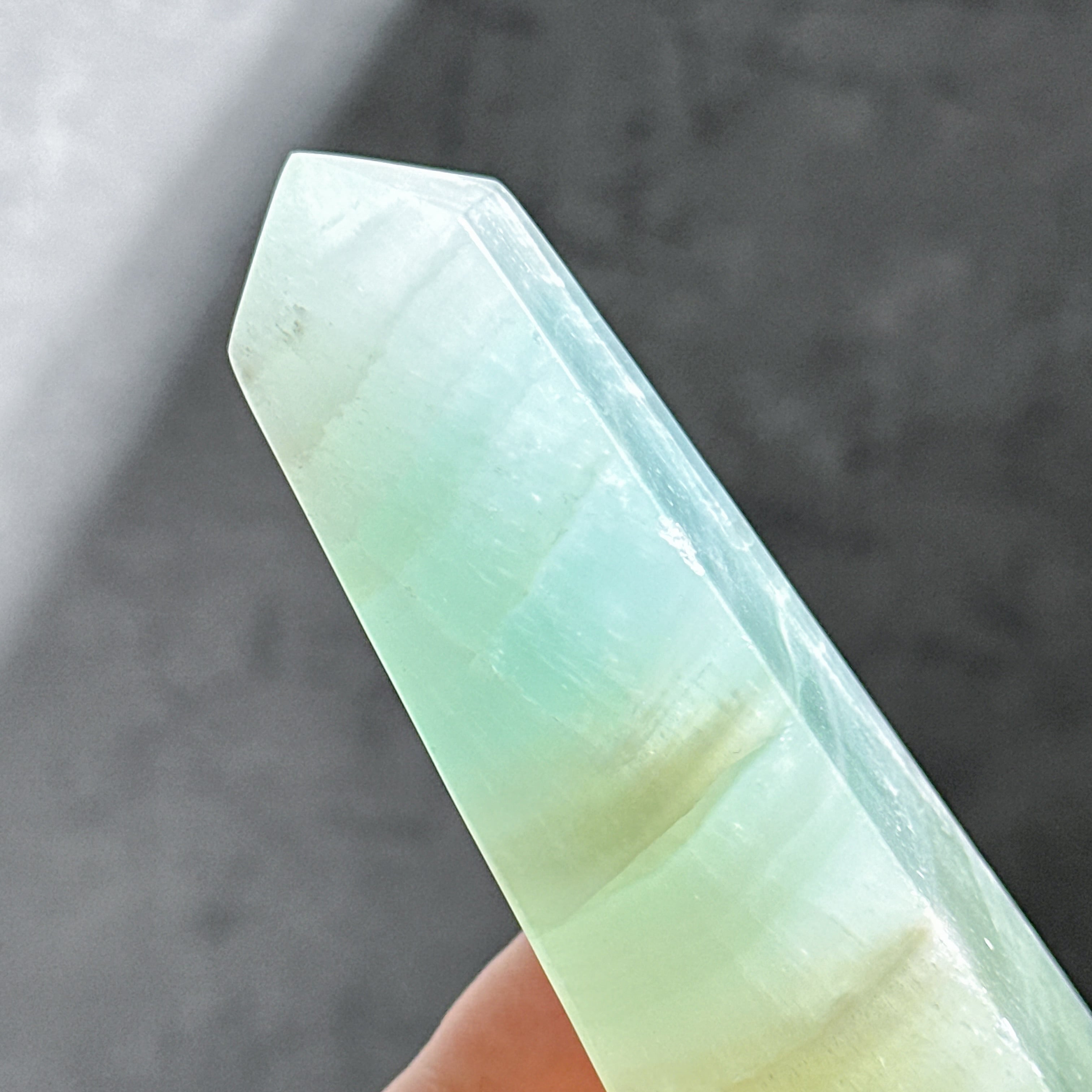 ピスタチオカルサイト タワー22◇Pistachio Calcite◇天然石・鉱物