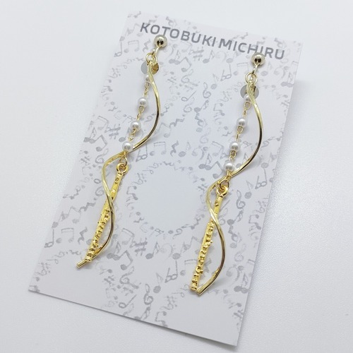 KOTOBUKI MICHIRU　フルートのウェーブイヤリング/ゴールド