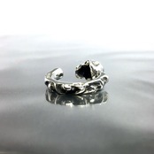 SKULL HOOP EARRING / スカルフープピアス