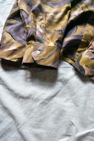 Dark green base artistic pattern shirt