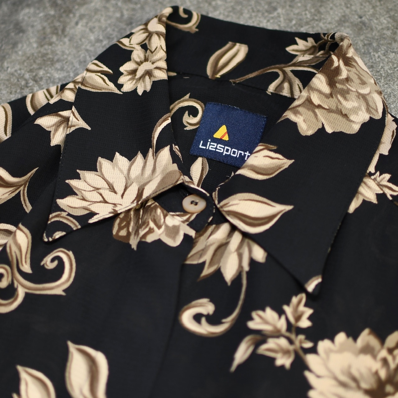 Liz sport flower pattern sheer shirt