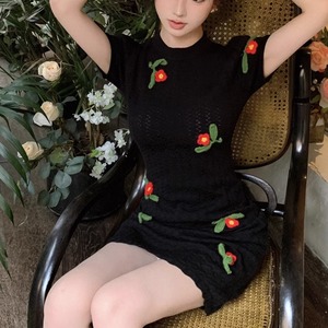 ニットワンピース レディース ワンピース ニット ミニ ショート 半袖 ラウンドネック タイト スリム 細身 かわいい 大人可愛い おしゃれ アジアン ガーリー 存在感 ラブリー キュート フラワー 春 夏 秋 ロングシーズン 学生 デート お出かけ レストラン 女子会 休日 ショッピング コンサート ライブ お花見 カフェ 韓国 オルチャン コーデ 美脚 脚長 プチプラ 普段使い 着回し モテ 清楚 インスタ映え S M L 小さいサイズ 大きいサイズ 黒 ブラック ベーシックカラー 大人カラー