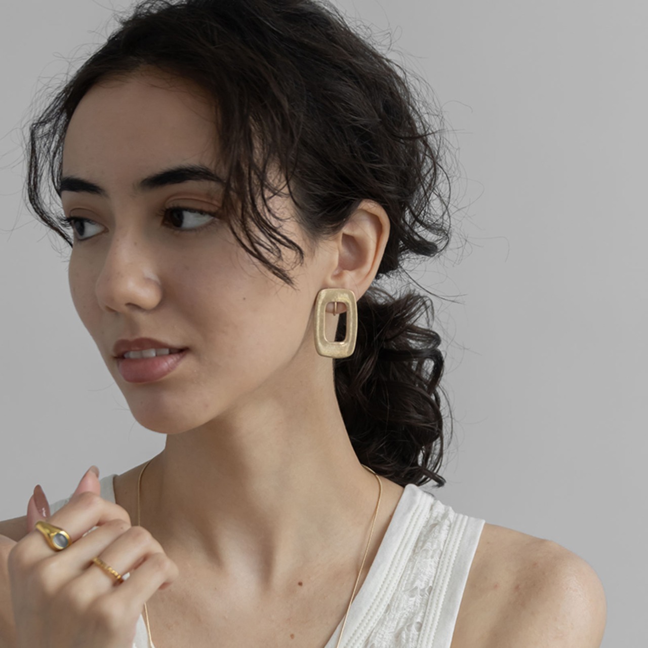 【ネコポス便】イヤリング 大ぶり マット スクエア ニュアンス 四角 ゴールド シルバー アンティーク調 艶消し 2497