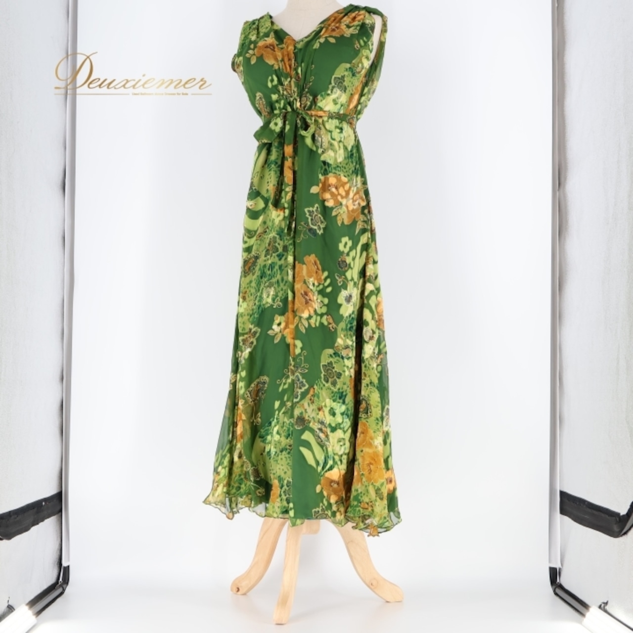 社交ダンス 衣装 ジャンティ gentil ワンピース ドレス 花柄 軽い 薄い パーティドレス 発表会 綺麗 上品 緑 カーキ グリーン系 発表会衣装 フレアスカート  フラワープリント サイドスリット 大人可愛い バースデーパーティー 軽やか おしゃれカジュアル 女性用ドレス ふんわり揺れる スタイリッシュ
