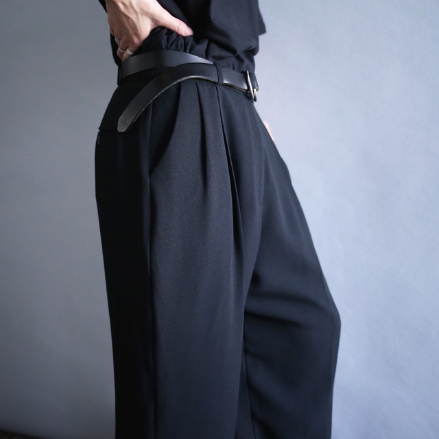 2-tuck tapered silhouette black wide slacks（with liner）