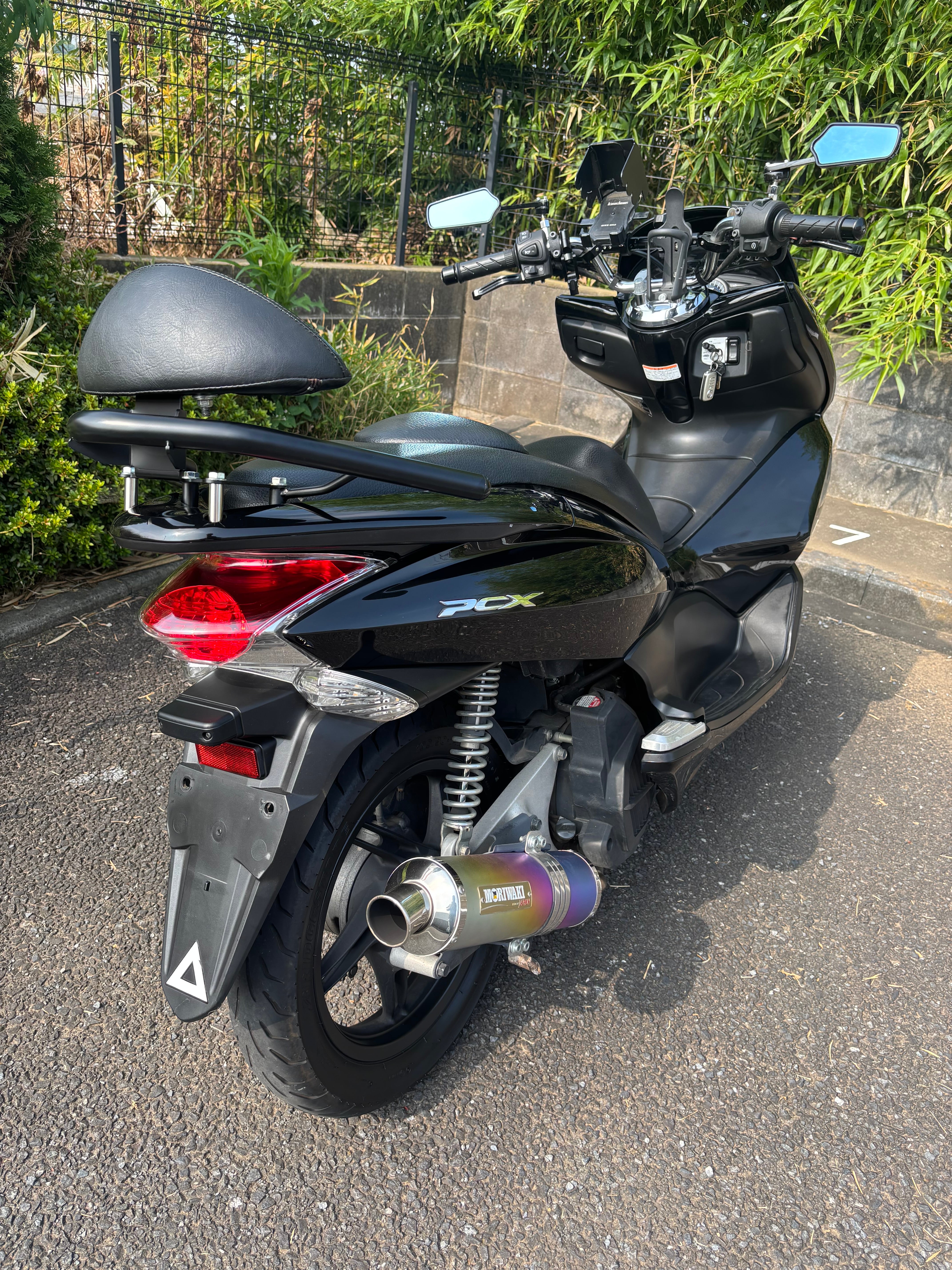 NO.3874　ＰＣＸ１２５（ＪＦ２８）　ＦＩ車　モリワキマフラー　警報アラーム　アルミステップ　バックレスト　メッキカバー　メタリックレッド　☆彡 NO.3874 PCX125（JF28） FI車 モリワキマフラー 警報