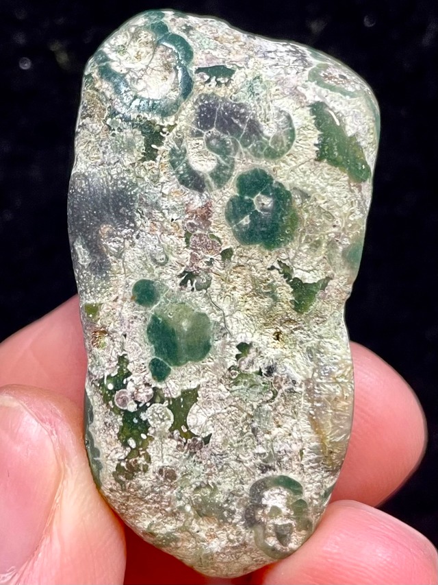 4) 願い叶える「佐渡ヶ島・流紋岩」